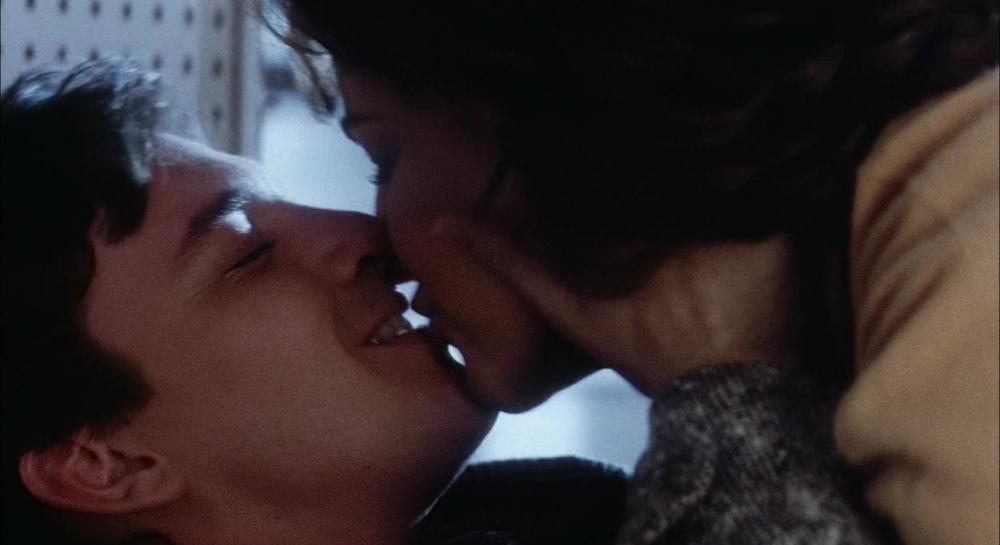 Only.You.1992.1080p.WEBRip.HEVC.mkv_20190618_164839.746.jpg