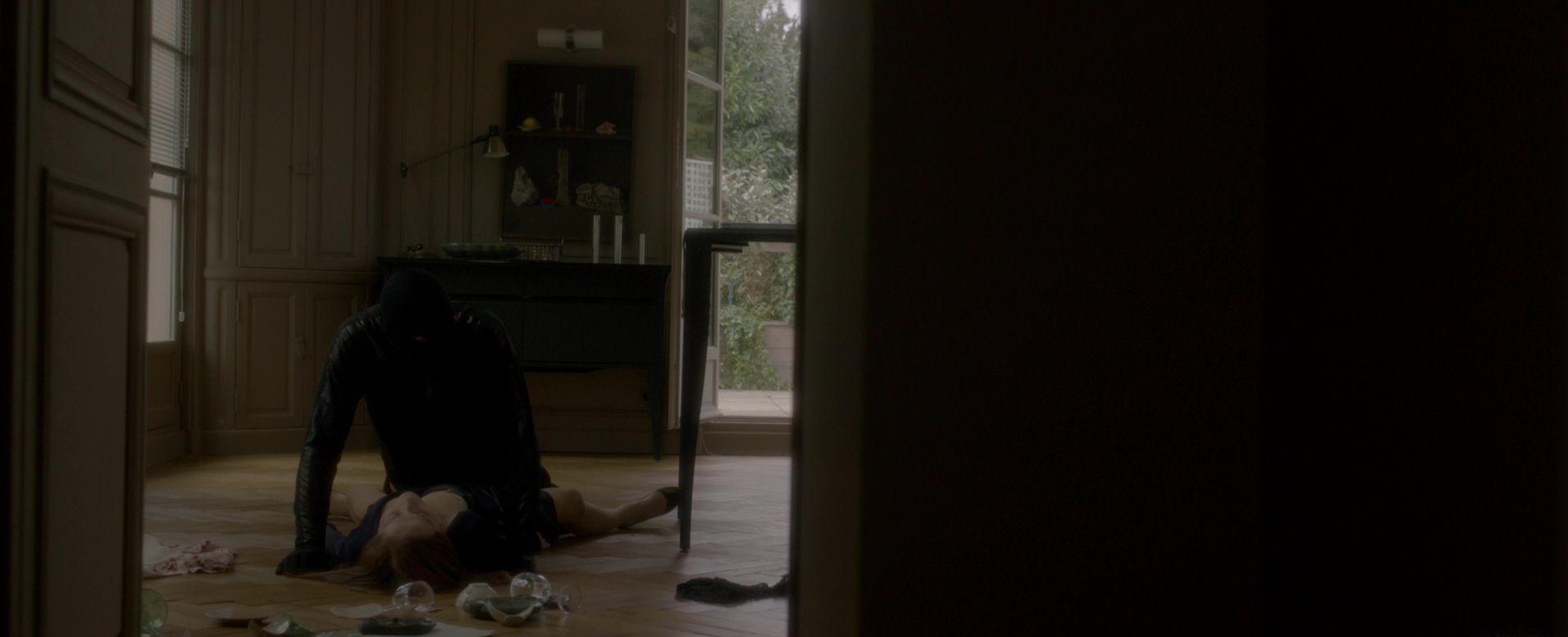 Elle.2016.LIMITED.1080p.BluRay.x264-DEPTH (1).mkv_20191108_161102.448.jpg