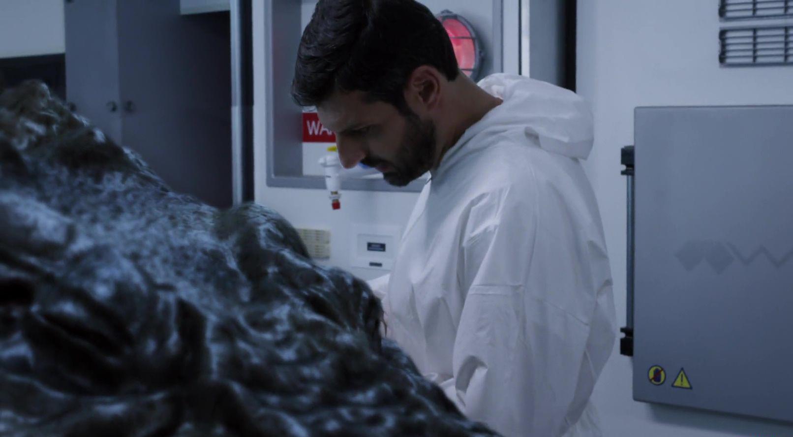Lake.Placid.vs.Anaconda.2015.1080p.WEBRip.x264.mkv_20191206_223309.474.jpg