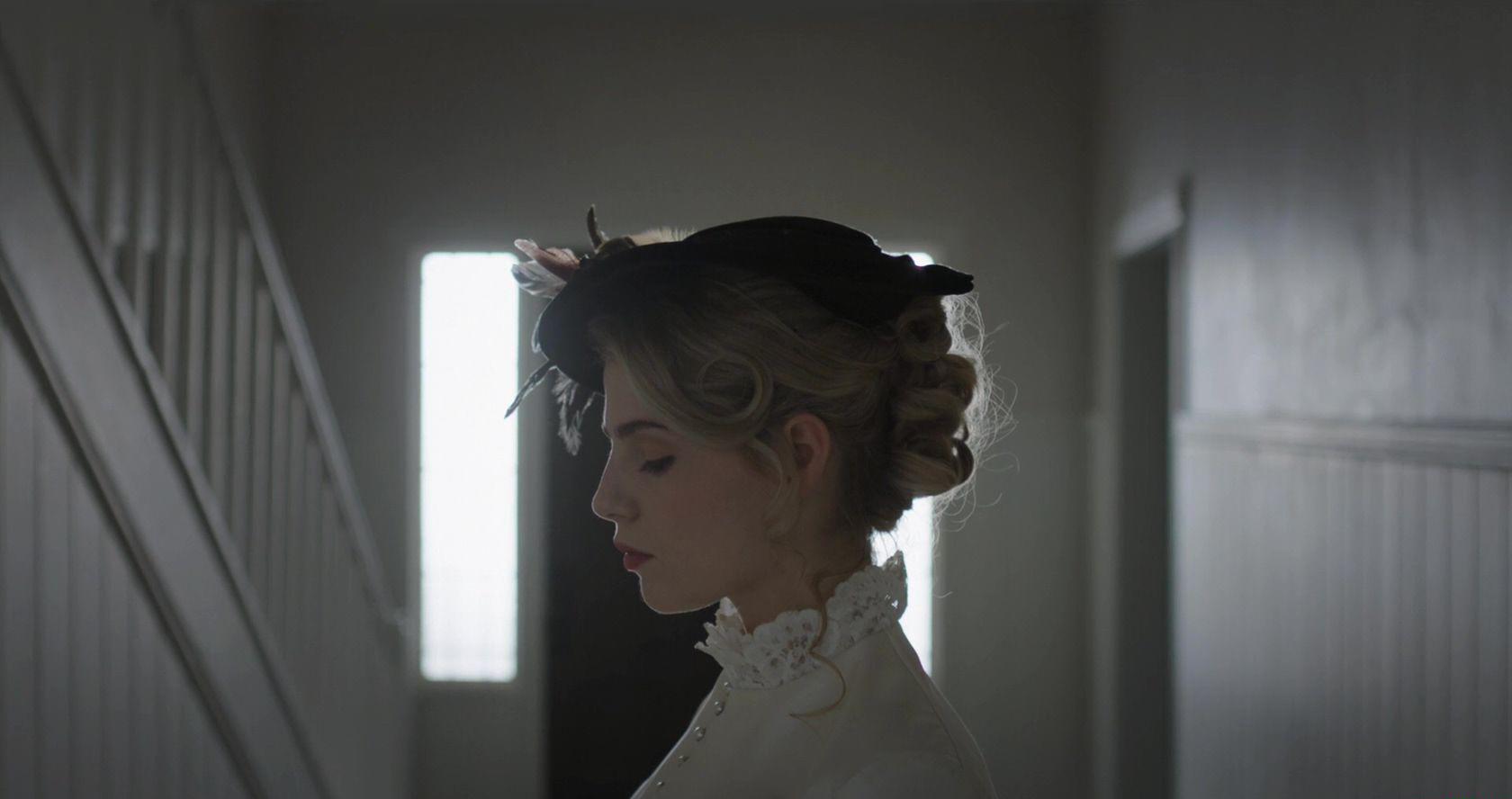 I.Am.the.Pretty.Thing.That.Lives.in.the.House.2016.1080p.WEBRip.DD5.1.x264.mkv_2019121.jpg