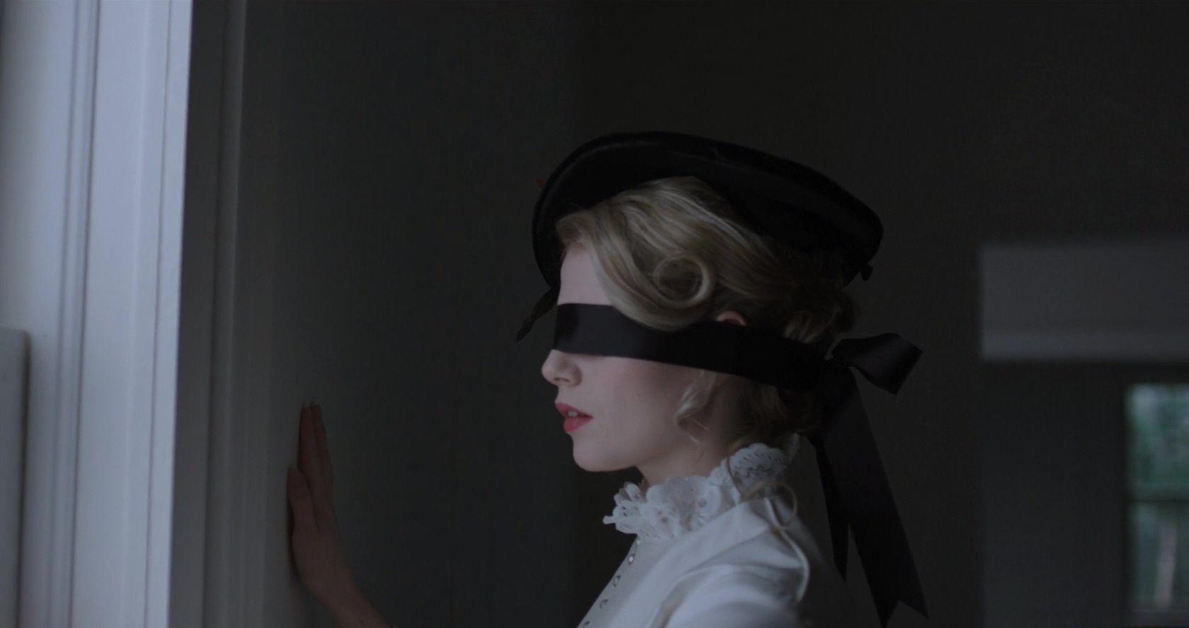 I.Am.the.Pretty.Thing.That.Lives.in.the.House.2016.1080p.WEBRip.DD5.1.x264.mkv_2019121.jpg