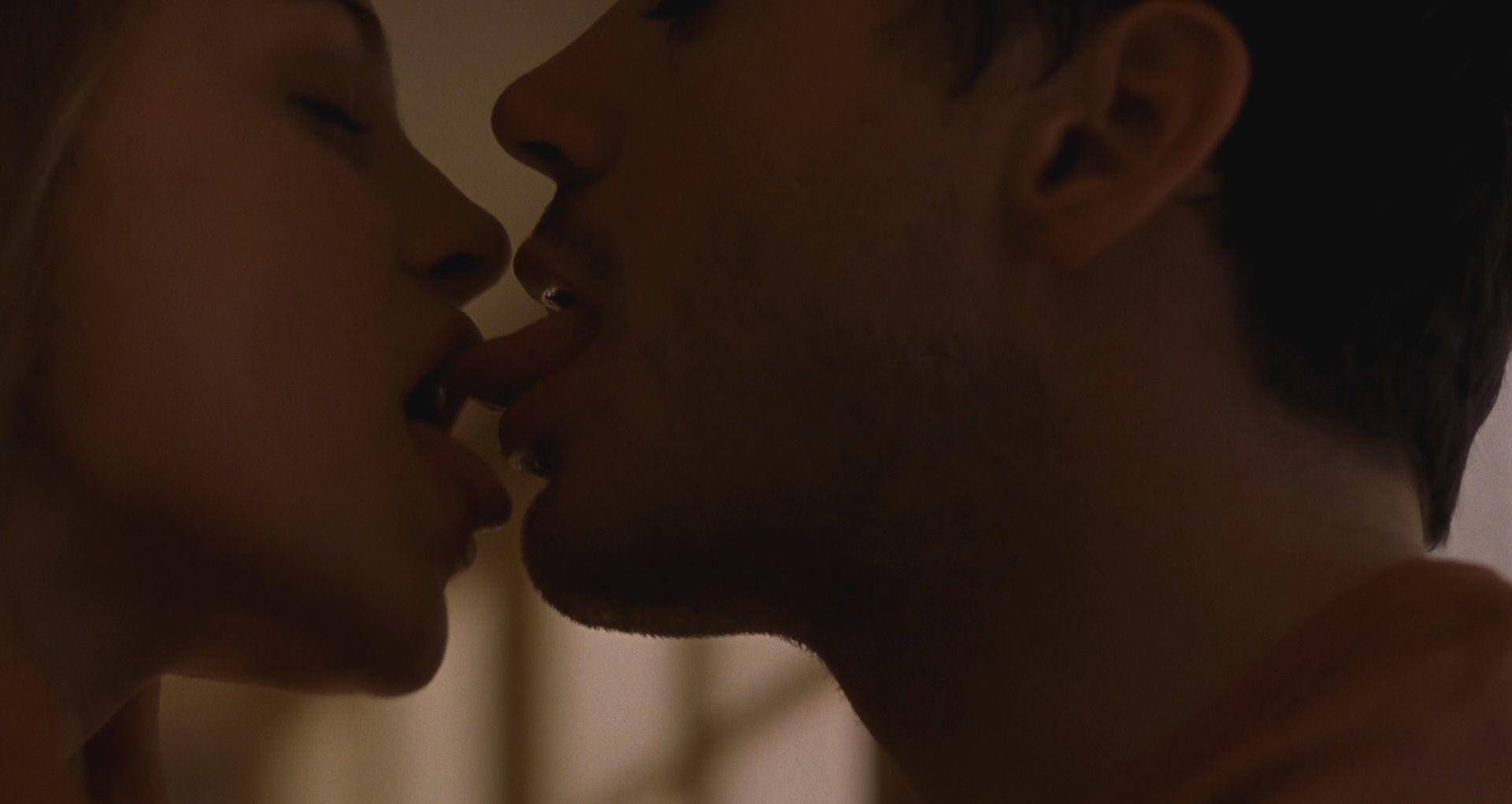 Two.Girls.and.a.Guy.1997.1080p.BluRay.x264.DTS-FGT.mkv_20190906_221419.771.jpg