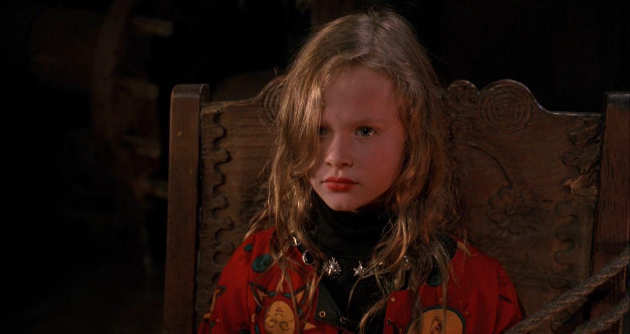 hocus.pocus.1993.720p.bluray.x264-hd4u.mkv_20190504_062752.429.jpg