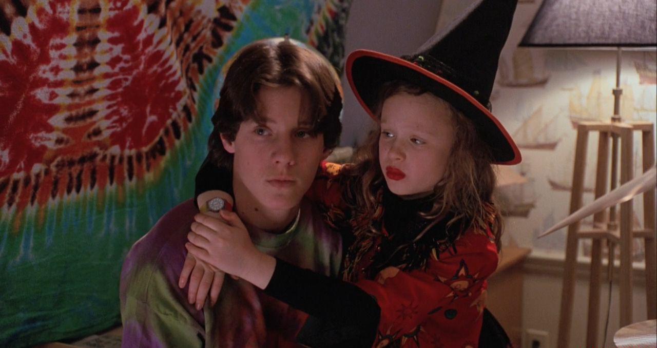 hocus.pocus.1993.720p.bluray.x264-hd4u.mkv_20190501_100558.904.jpg