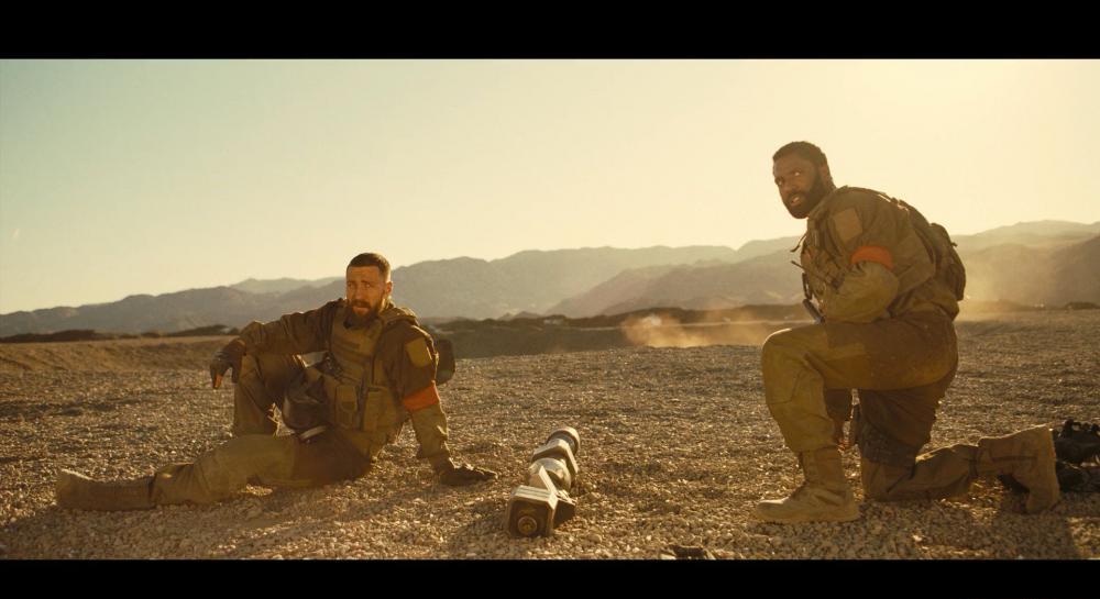 信条.Tenet.2020.IMAX.1080p.BluRay.H264.2Audio.DTS.AAC-cookiCINEMA-0006.jpg