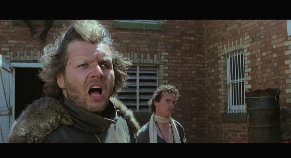 疯狂的麦克斯1.Mad.Max.1979.1080p.BluRay.x265.10bit.SDR.DTS-HD.MA.5.1-SWTYBLZ.mkv_20210.jpg