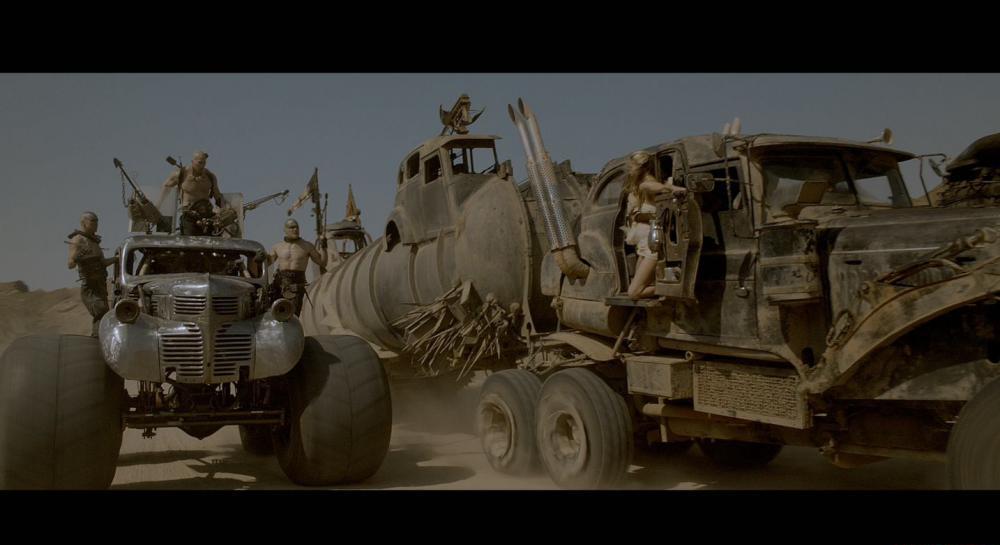 疯狂的麦克斯4.Mad.Max.Fury.Road.2015.2160p.UHD.BluRay.mkv_20210318_111524.232.jpg