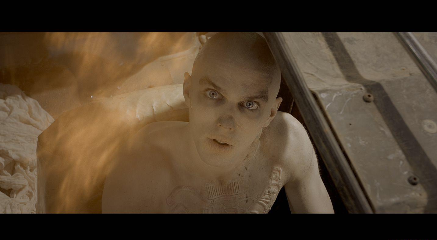 疯狂的麦克斯4.Mad.Max.Fury.Road.2015.2160p.UHD.BluRay.mkv_20210318_111931.905.jpg