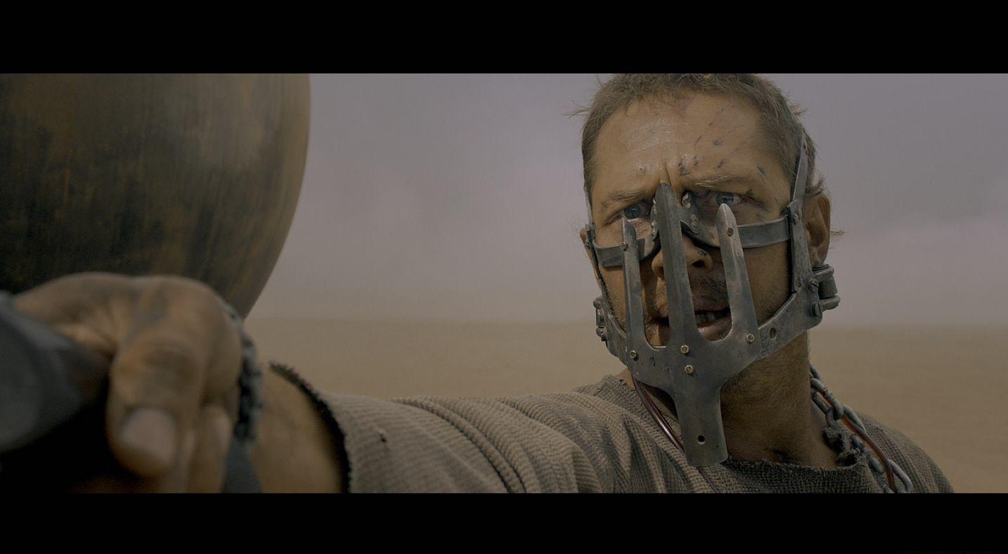 疯狂的麦克斯4.Mad.Max.Fury.Road.2015.2160p.UHD.BluRay.mkv_20210318_112222.802.jpg