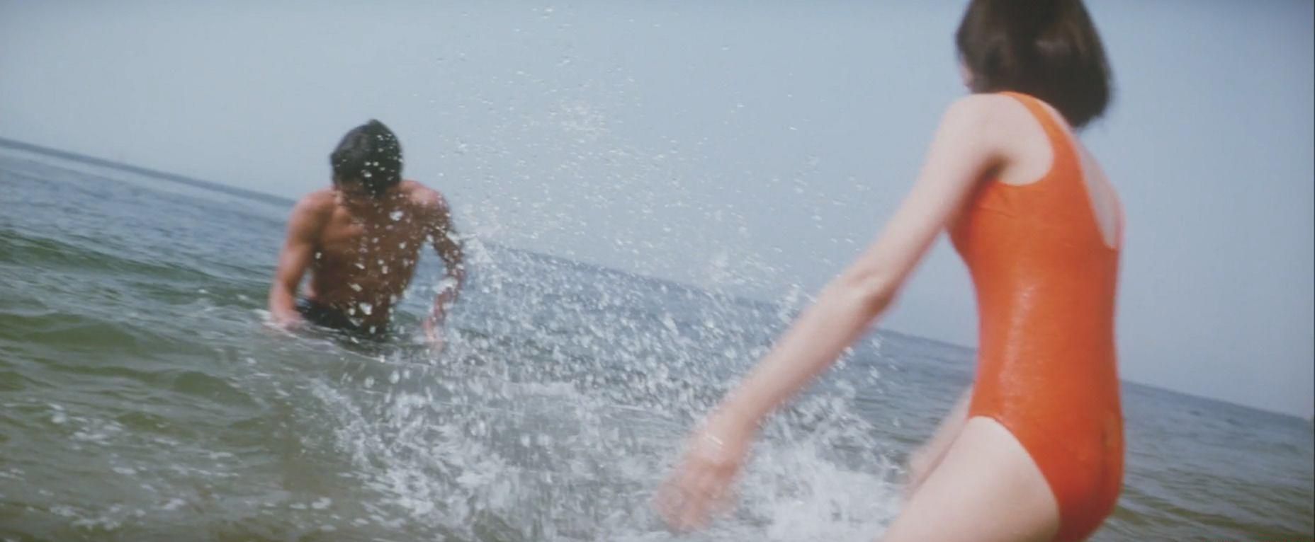 The.Center.Of.The.World.2004.1080p.WEBRip.x264.AAC5.1-[YTS.MX].mkv_20210704_110938.471.jpg