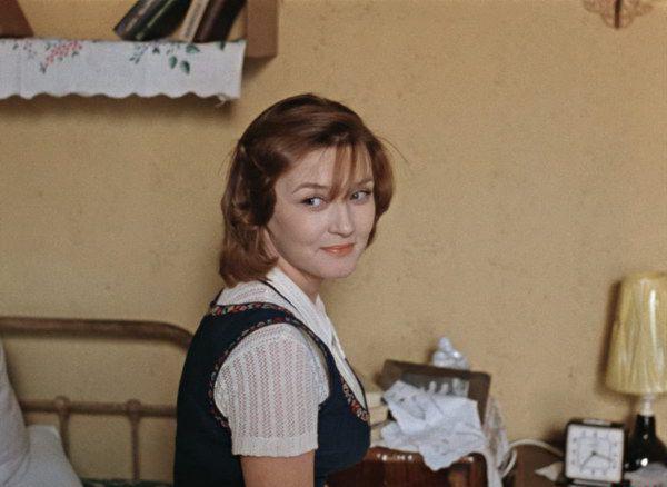 Moscow.Does.Not.Believe.In.Tears.1980.BluRay.1080p.2Audio.DTS-HD.MA.5.1.x264-beAst (1).jpg