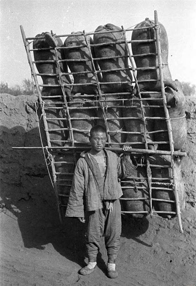 photo16-(1933 or 1934) Lanzhou (China), portrait of a man and an inflated sheepskin ra.jpg