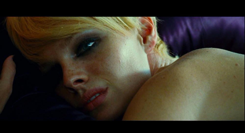 非常人贩2：玩命快递2.Transporter.2.2005.Uncut.Blu-ray.1080p.AVC.DTS-HD.MA7.1-DIY.mkv_2.jpg