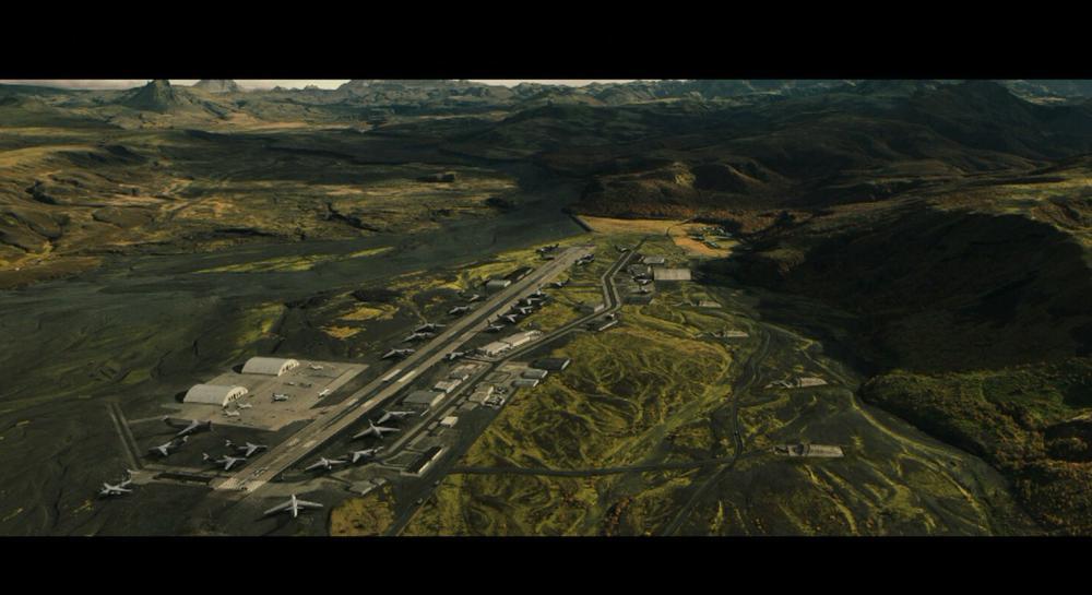 末日逃生.Greenland.2020.2160p.BluRay.x264.8bit.SDR.DTS-HD.MA.TrueHD.7.1.Atmos-SWTYBLZ..jpg