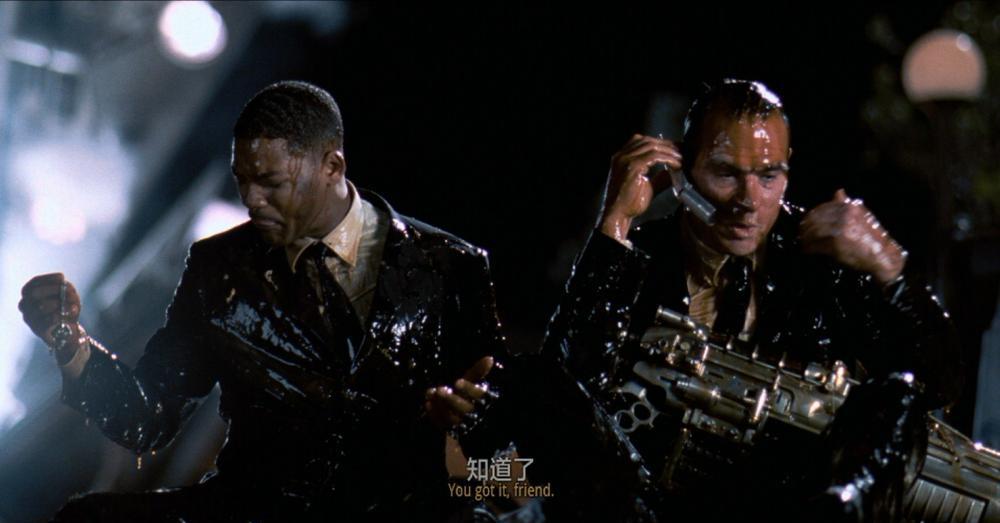 黑衣人1.Men.in.Black.1997.2160p.BluRay.x265.10bit.SDR.DTS-HD.MA.TrueHD.7.1.Atmos-SWTYB.jpg