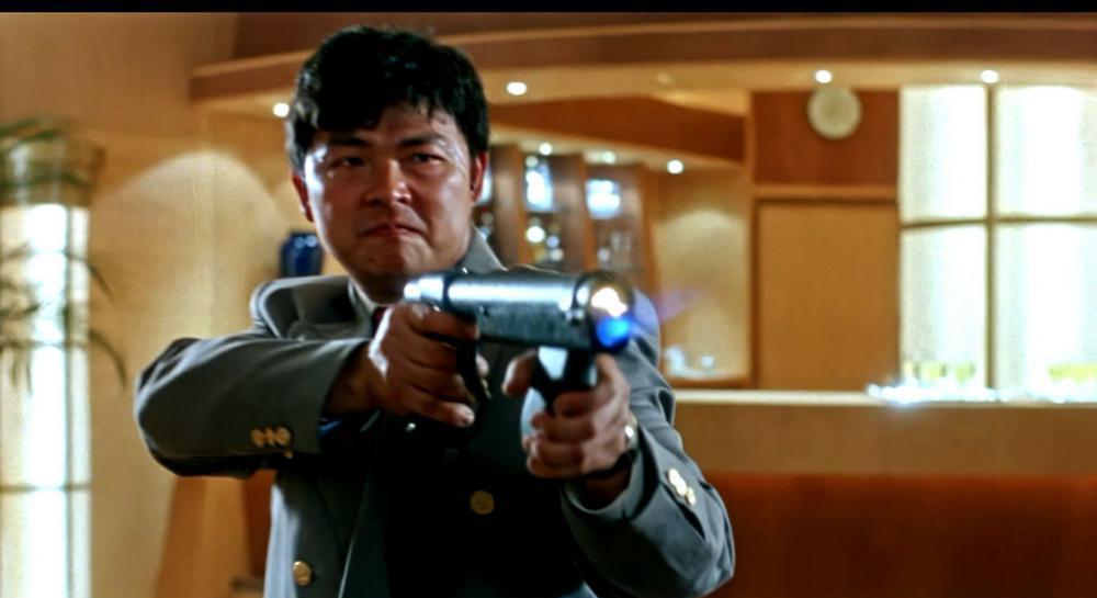 鼠胆龙威.High.Risk.1995.GER.Blu-ray.1080p.HEVC.Main10.PCM.2.0-DIY.mkv_20220901_105138..jpg