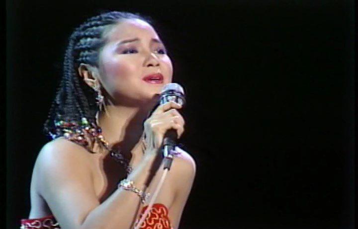 1985 邓丽君-东京NHK演唱会(big).avi_snapshot_00.03.45_[2023.01.17_22.41.01].jpg